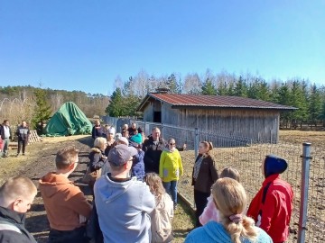 Przedwiośnie przy siedzibie Oddziału Sulejowskiego i Spalskiego Parku Krajobrazowego, 